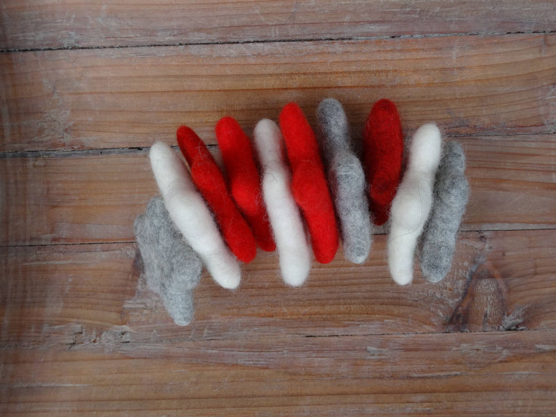 Gefilzte Sterne , grau, weiß und rot