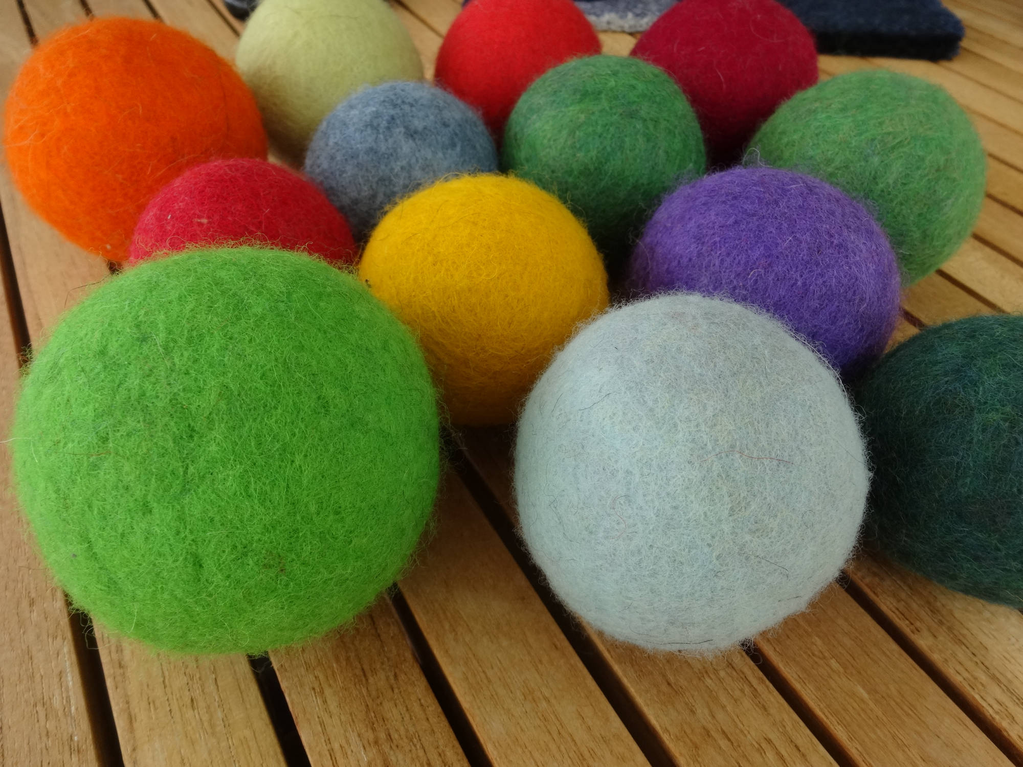 Bunte Filzbälle