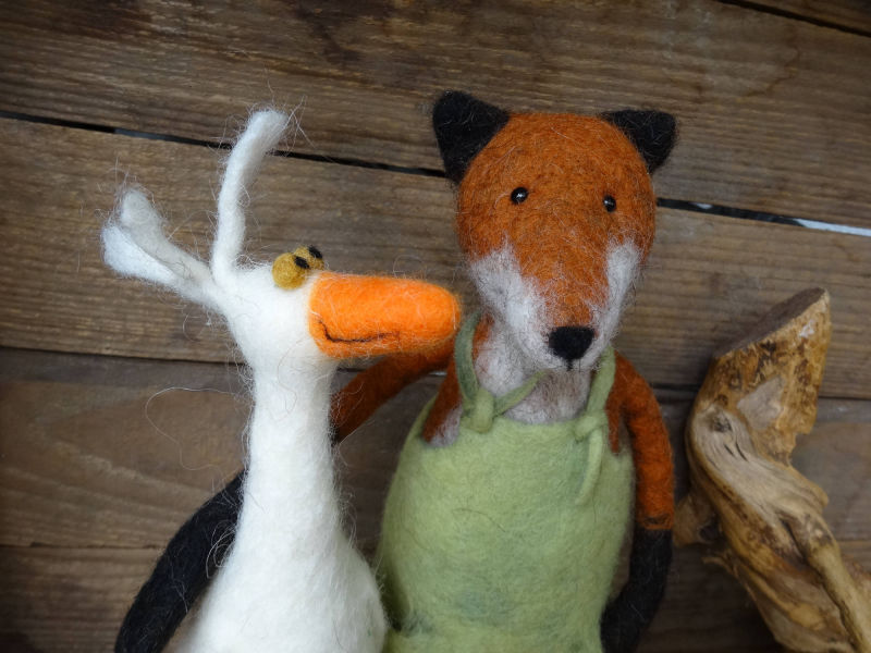 Gefilzter Fuchs und gefilzte Gans