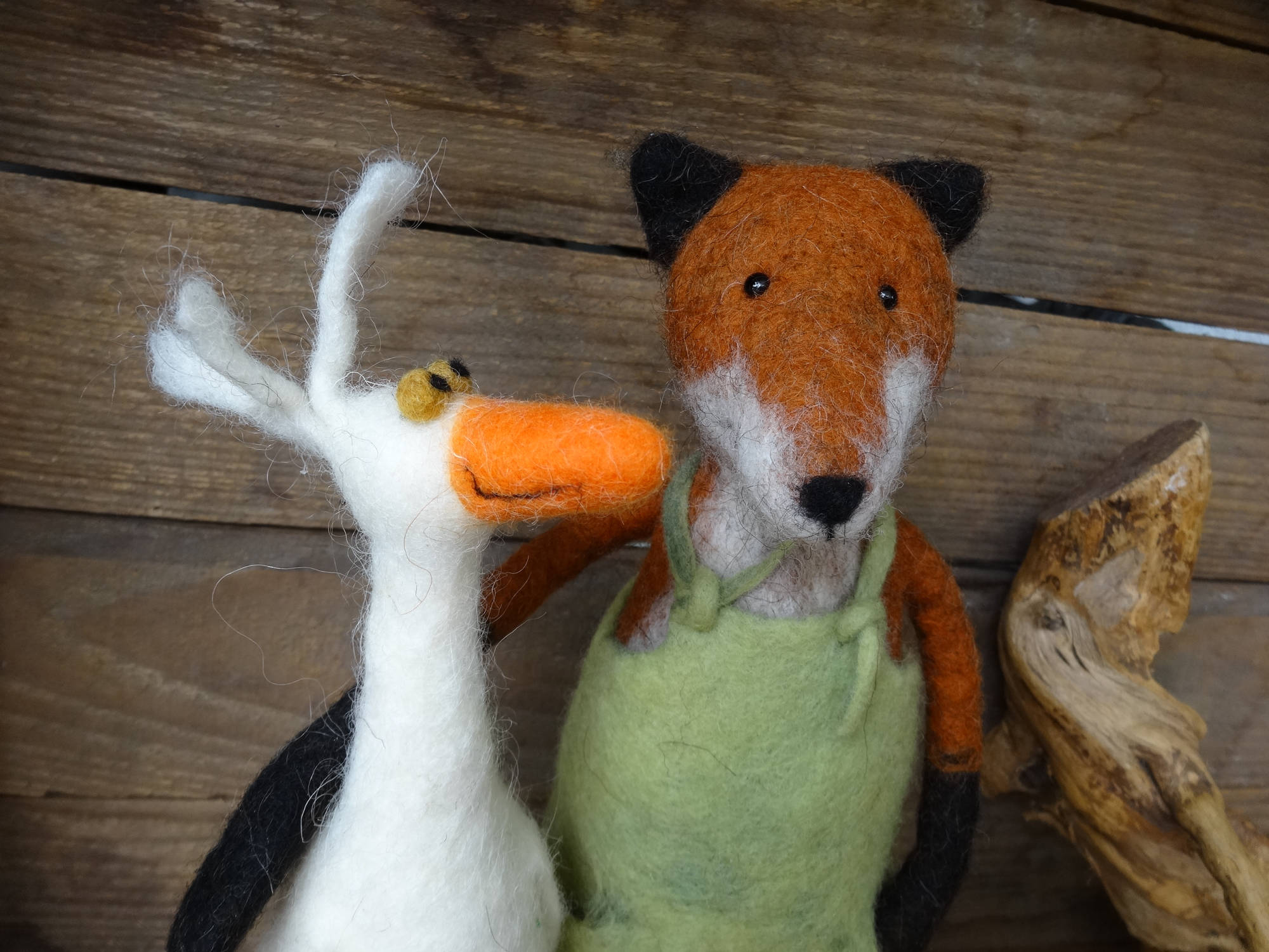 Gefilzter Fuchs und gefilzte Gans